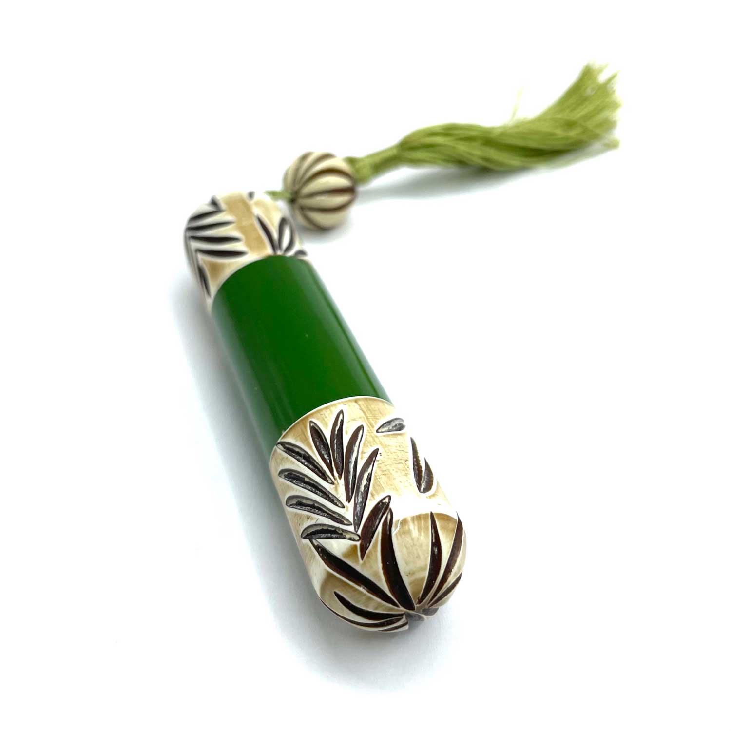 1930s bakelite sewing kit