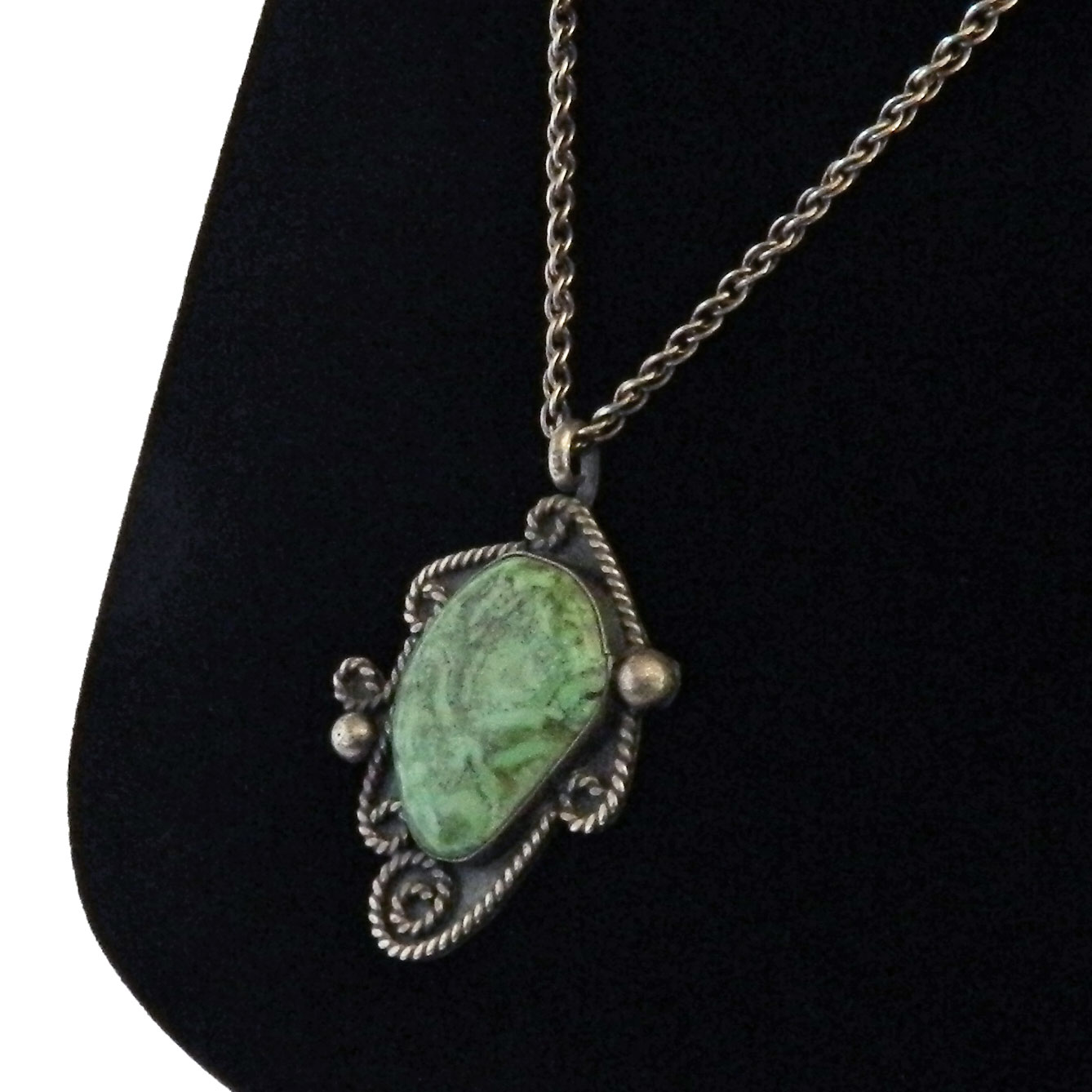 Green turquoise pendant necklace