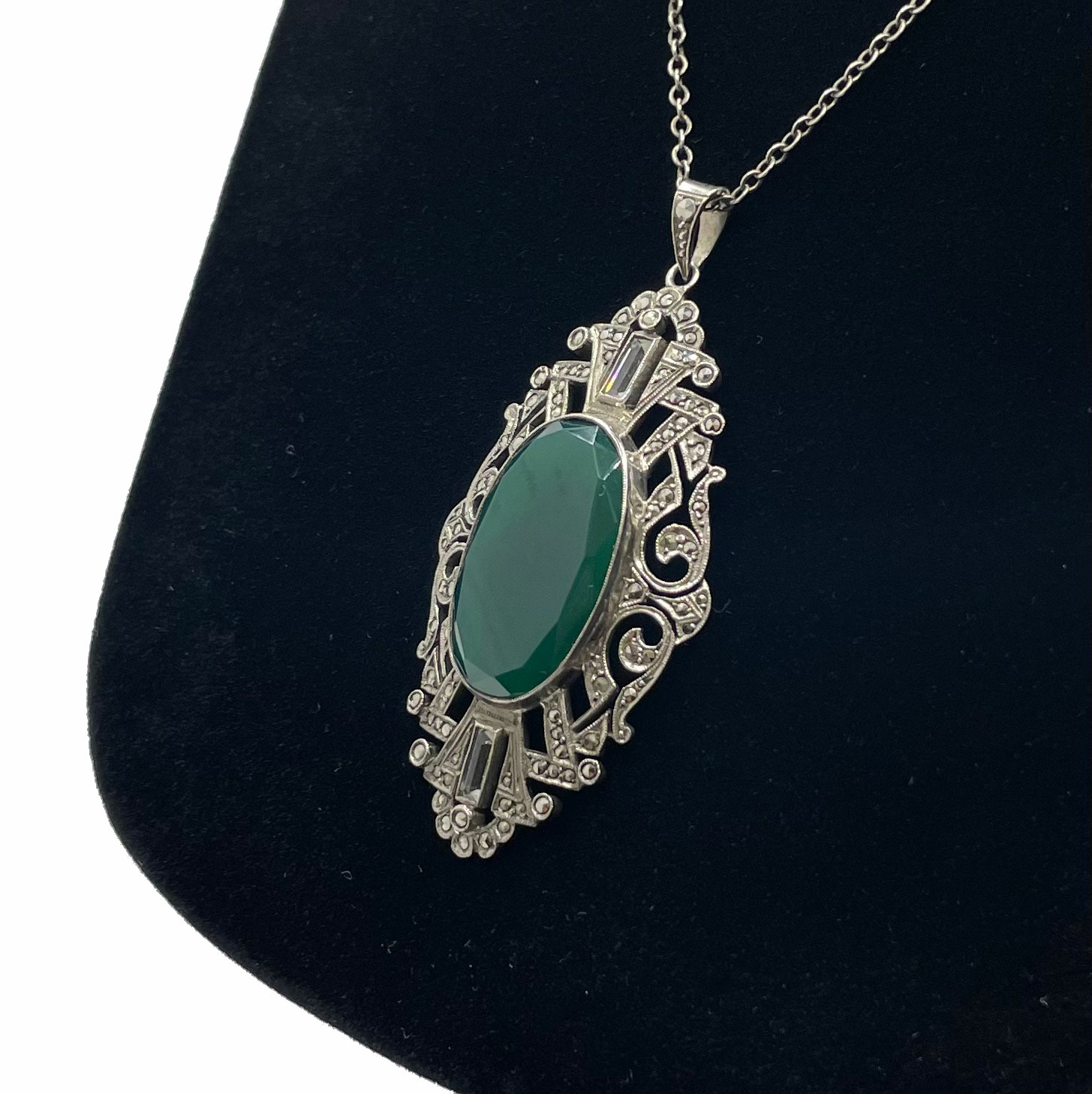 1920s Art Deco chrysoprase necklace