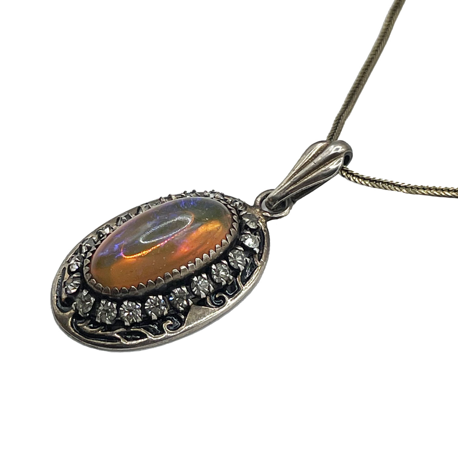 vintage oval pendant 